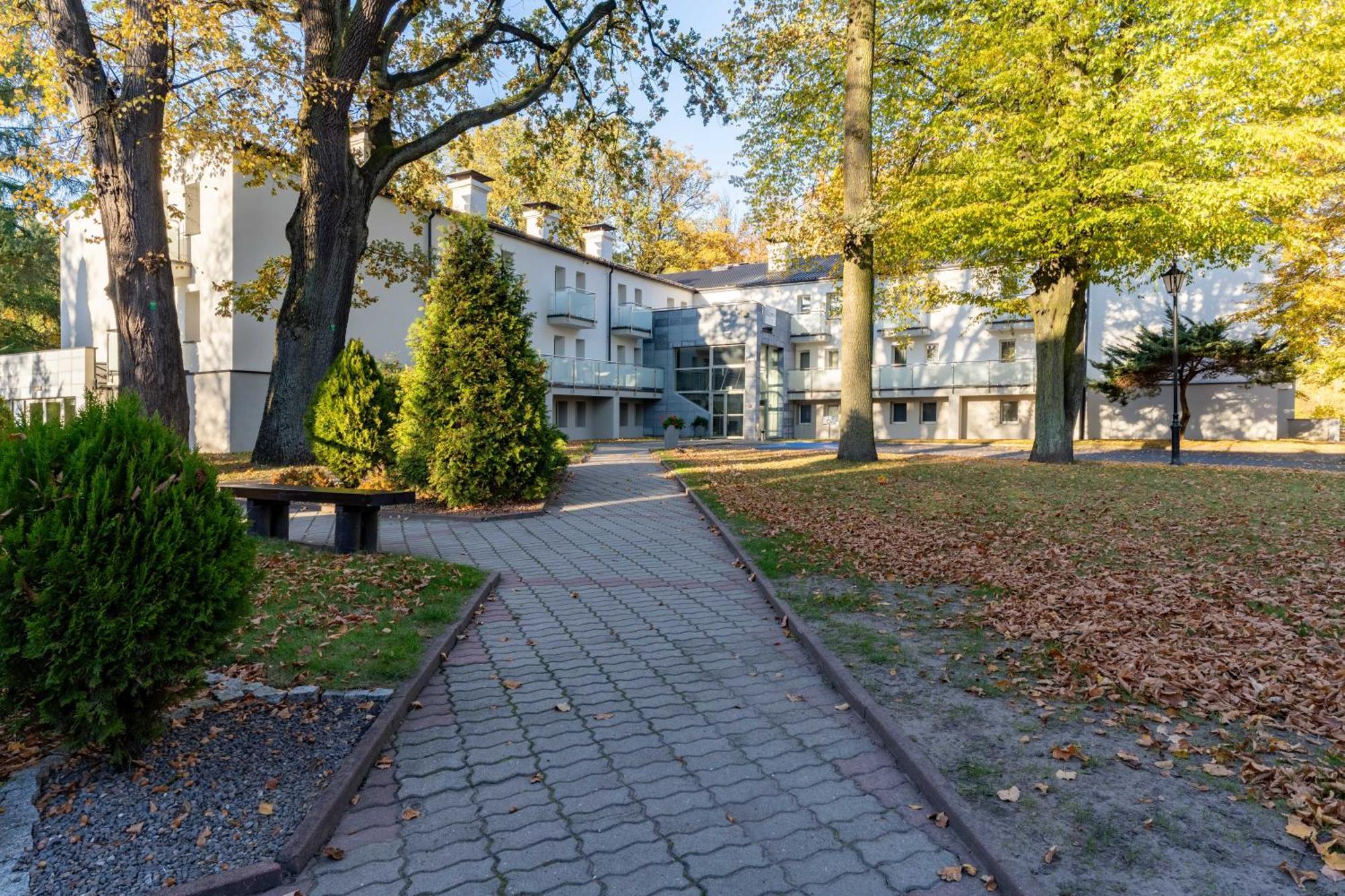 Hotel W Dobieszkowie Stryków Exterior foto